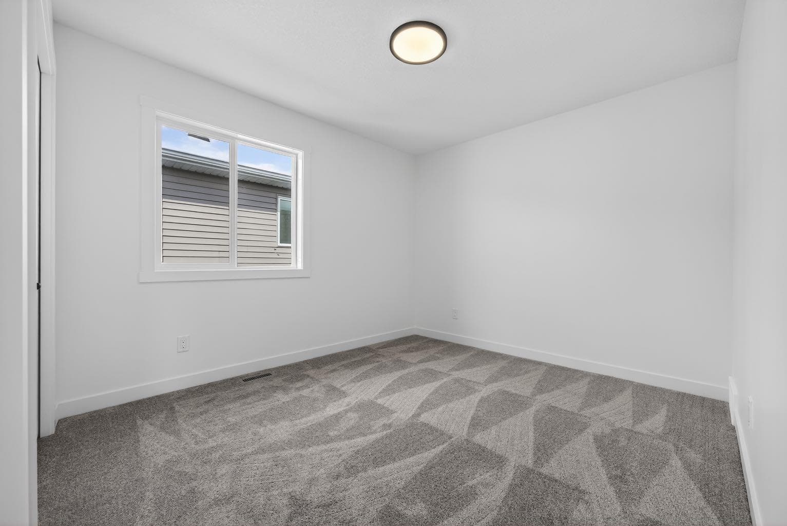 1090 Bayview Crescent 
