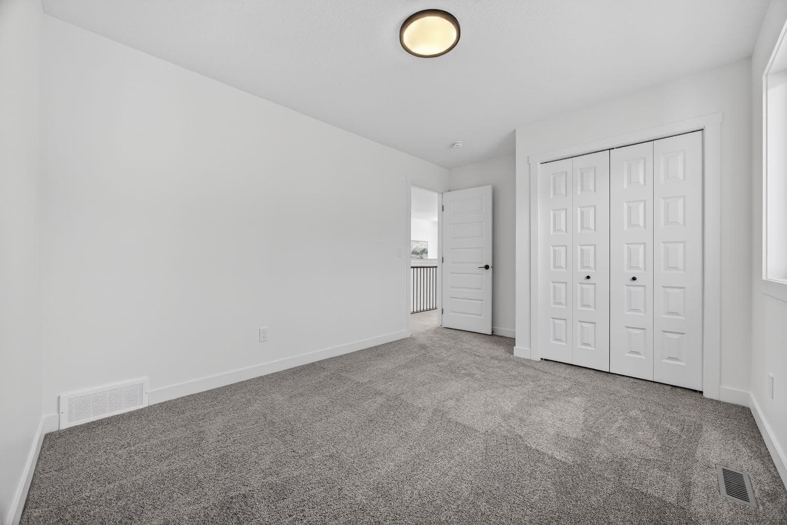 1090 Bayview Crescent 