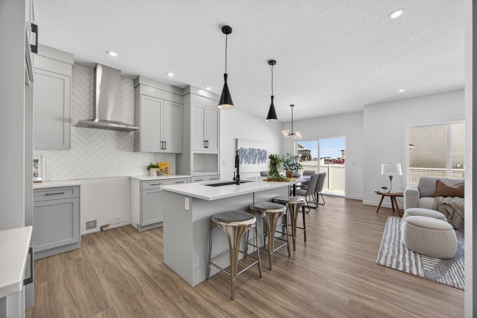 1090 Bayview Crescent 