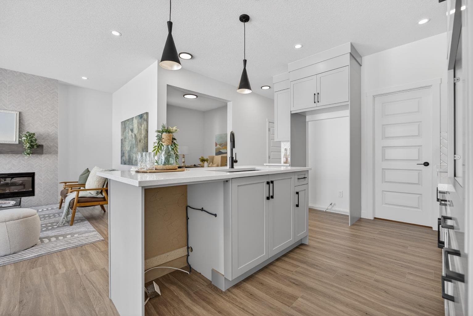 1090 Bayview Crescent 