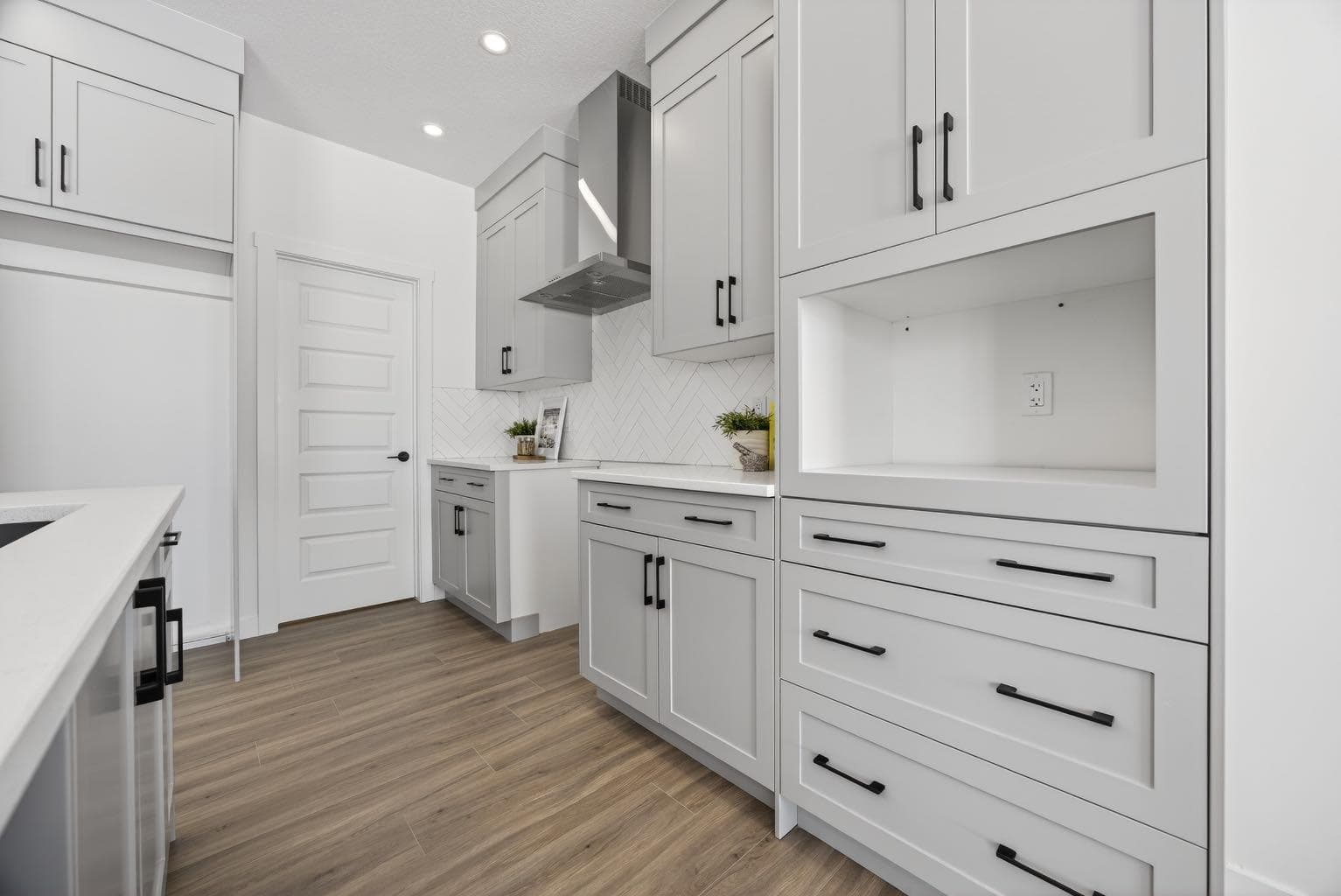 1090 Bayview Crescent 