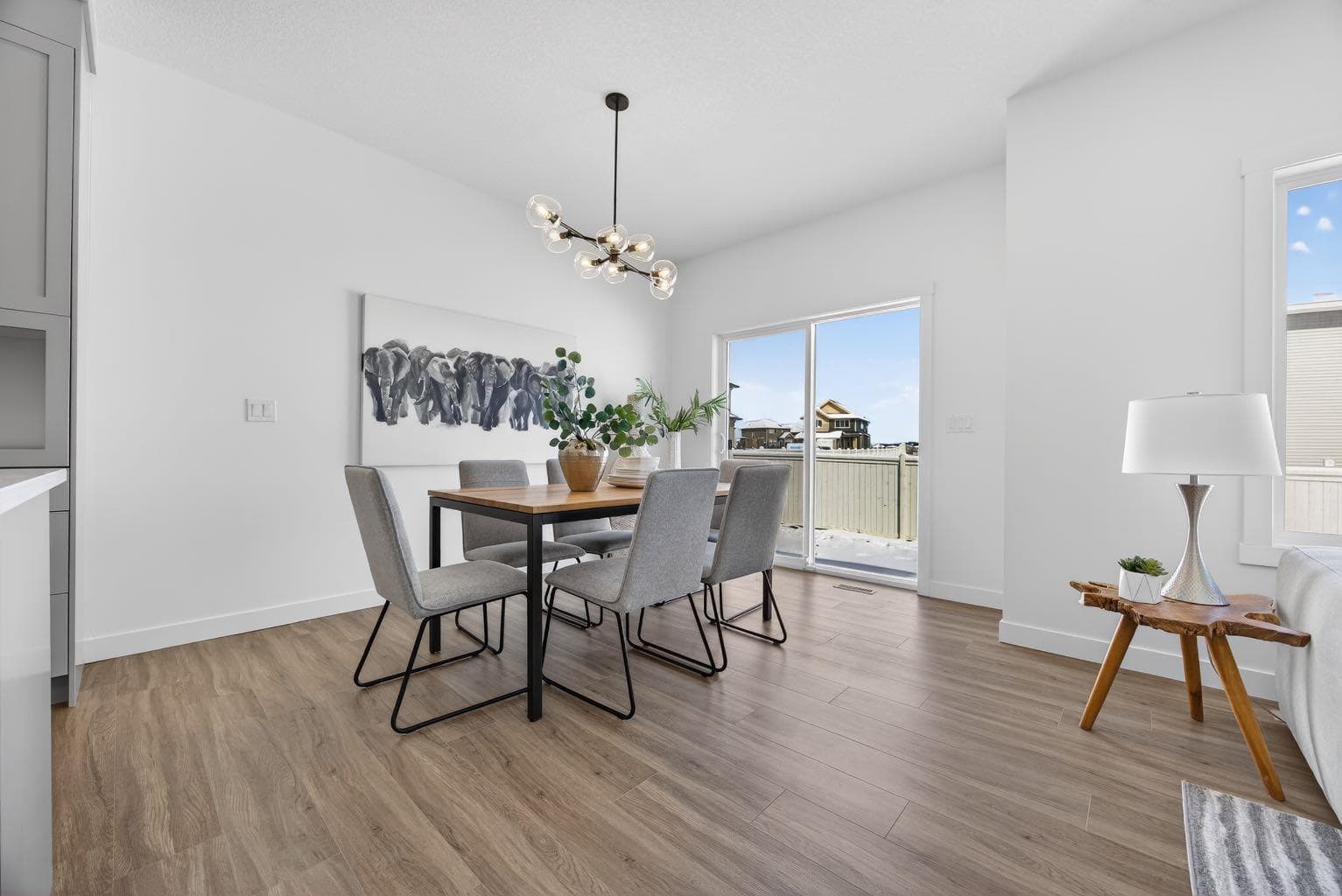 1090 Bayview Crescent 
