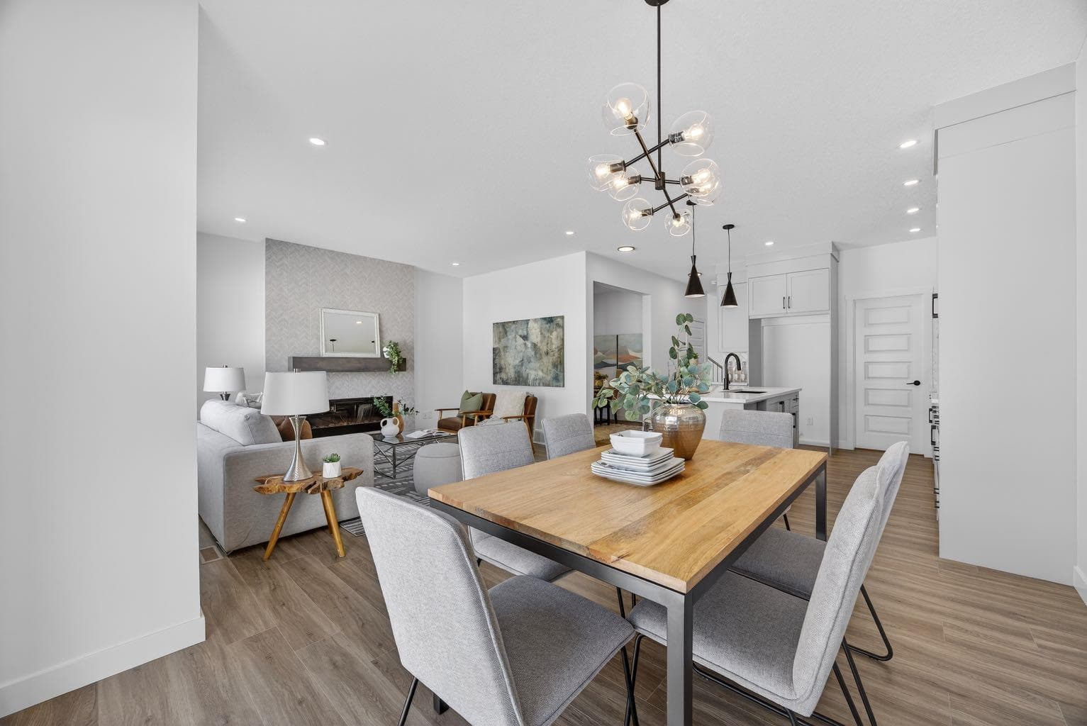 1090 Bayview Crescent 