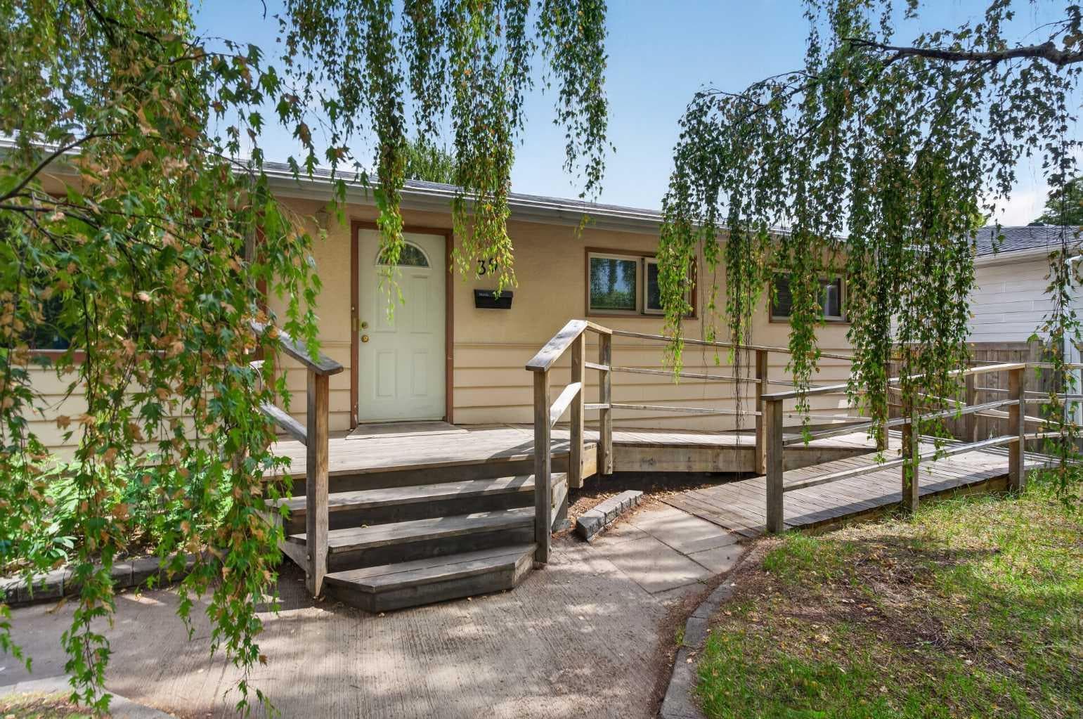 39 Hillgrove Crescent SW
