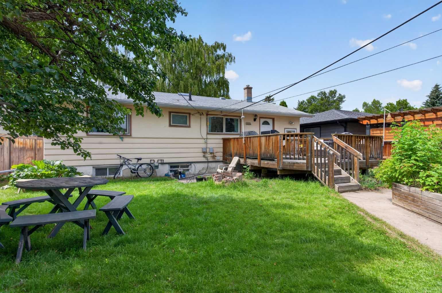 39 Hillgrove Crescent SW