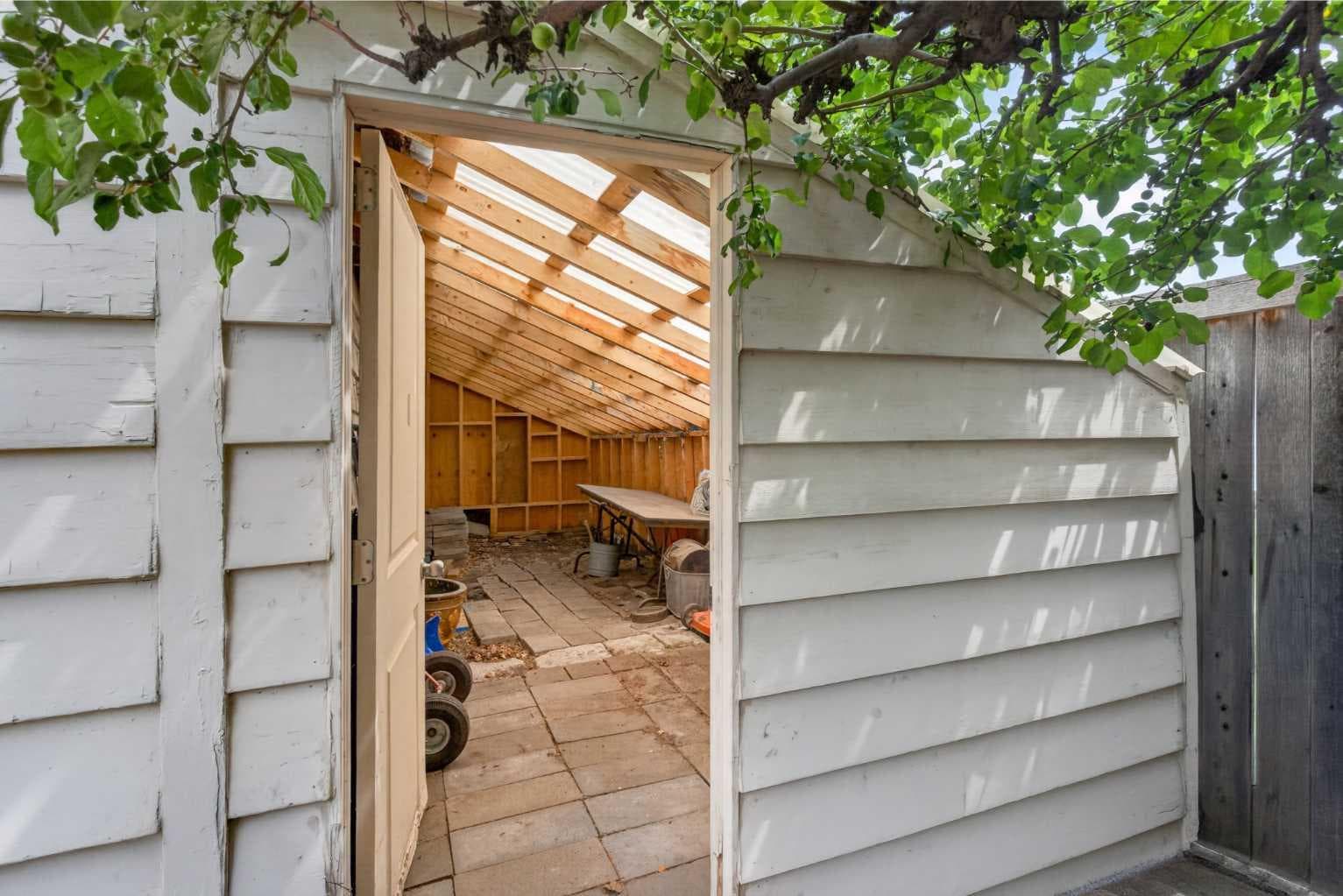 39 Hillgrove Crescent SW