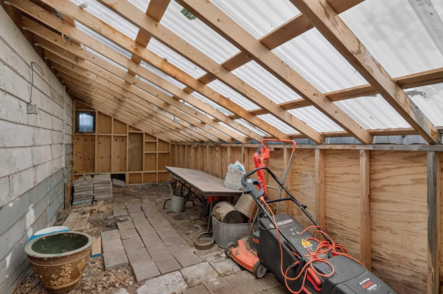 39 Hillgrove Crescent SW