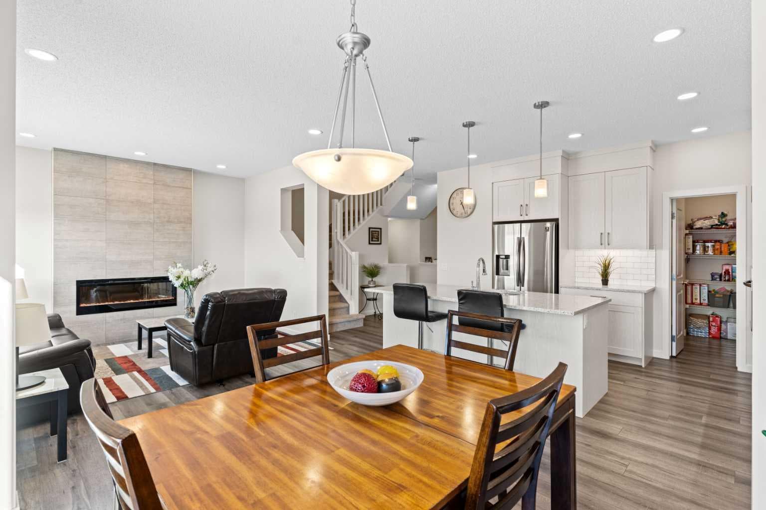 492 Chinook Gate Square SW