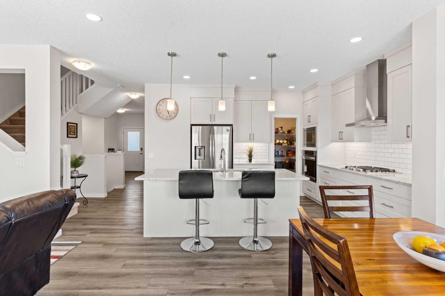 492 Chinook Gate Square SW