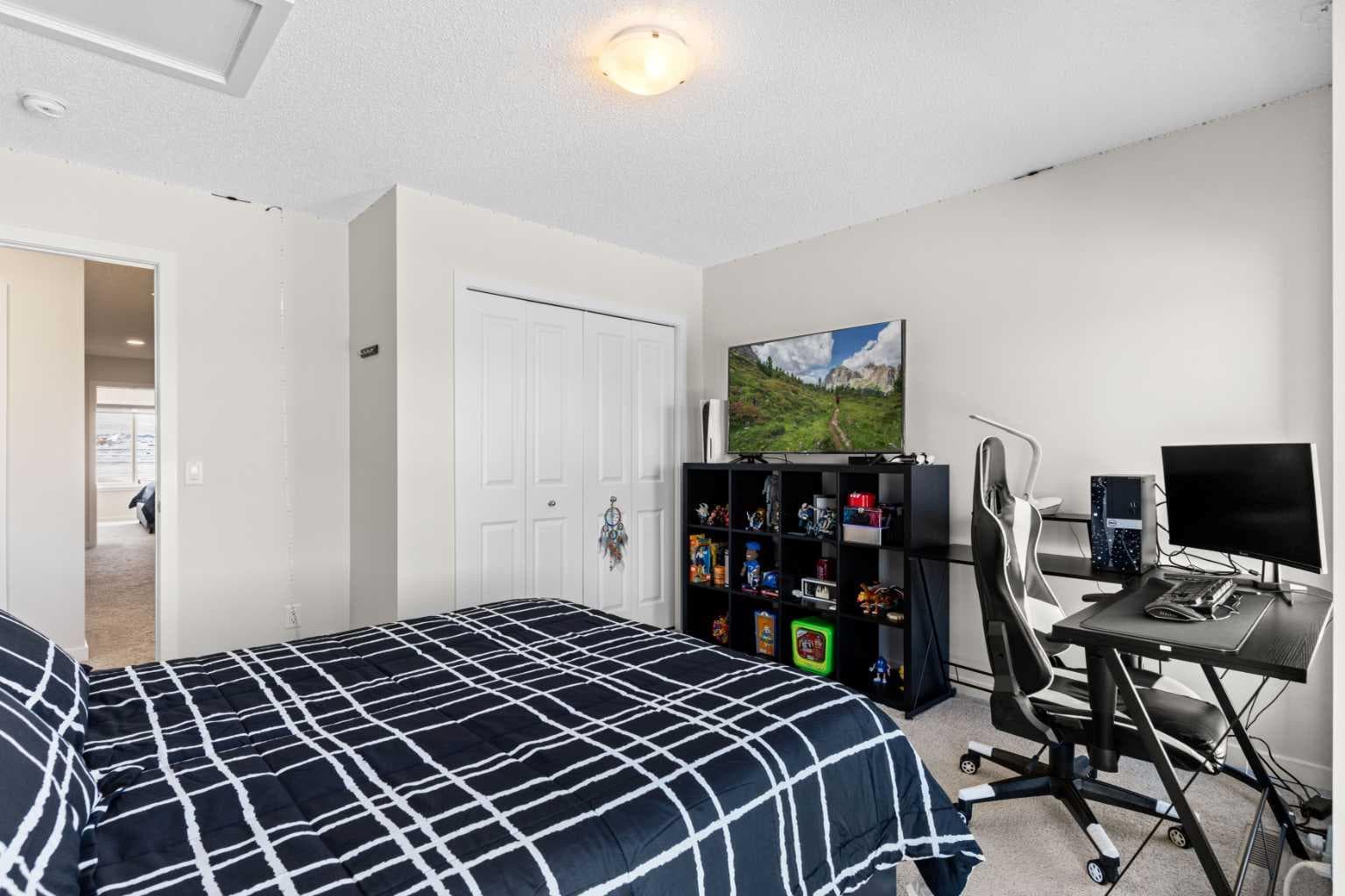 492 Chinook Gate Square SW
