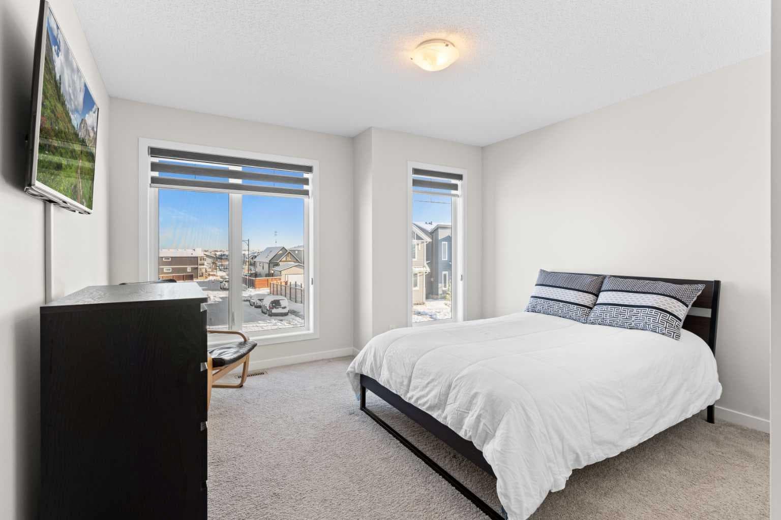 492 Chinook Gate Square SW