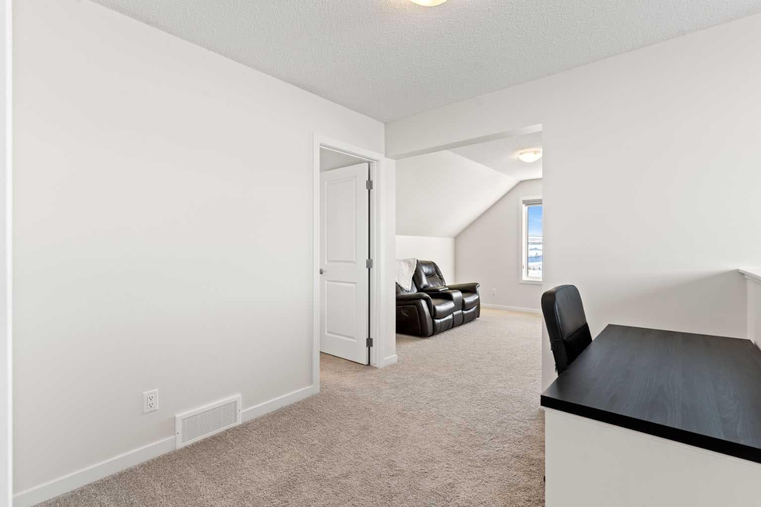 492 Chinook Gate Square SW