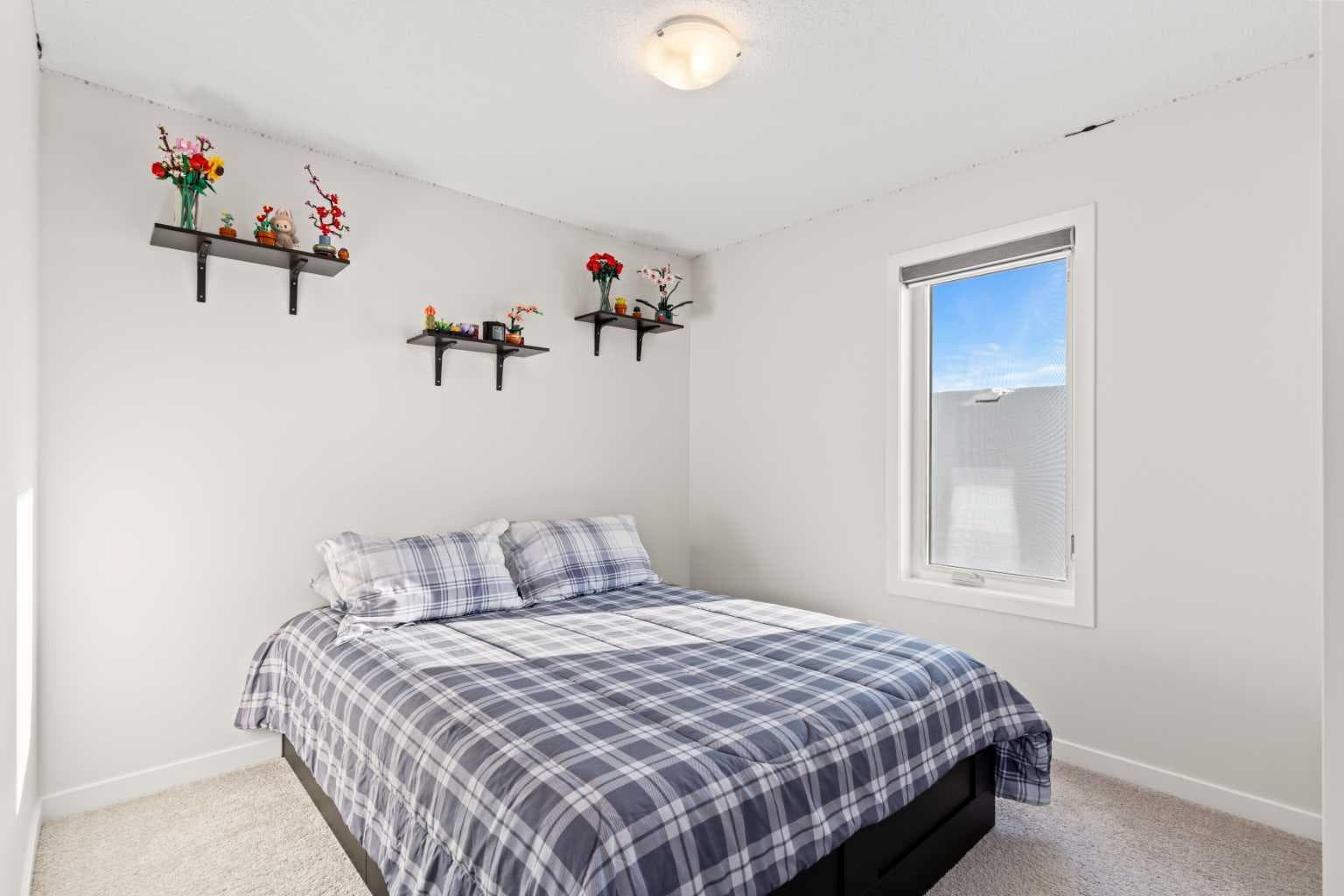 492 Chinook Gate Square SW