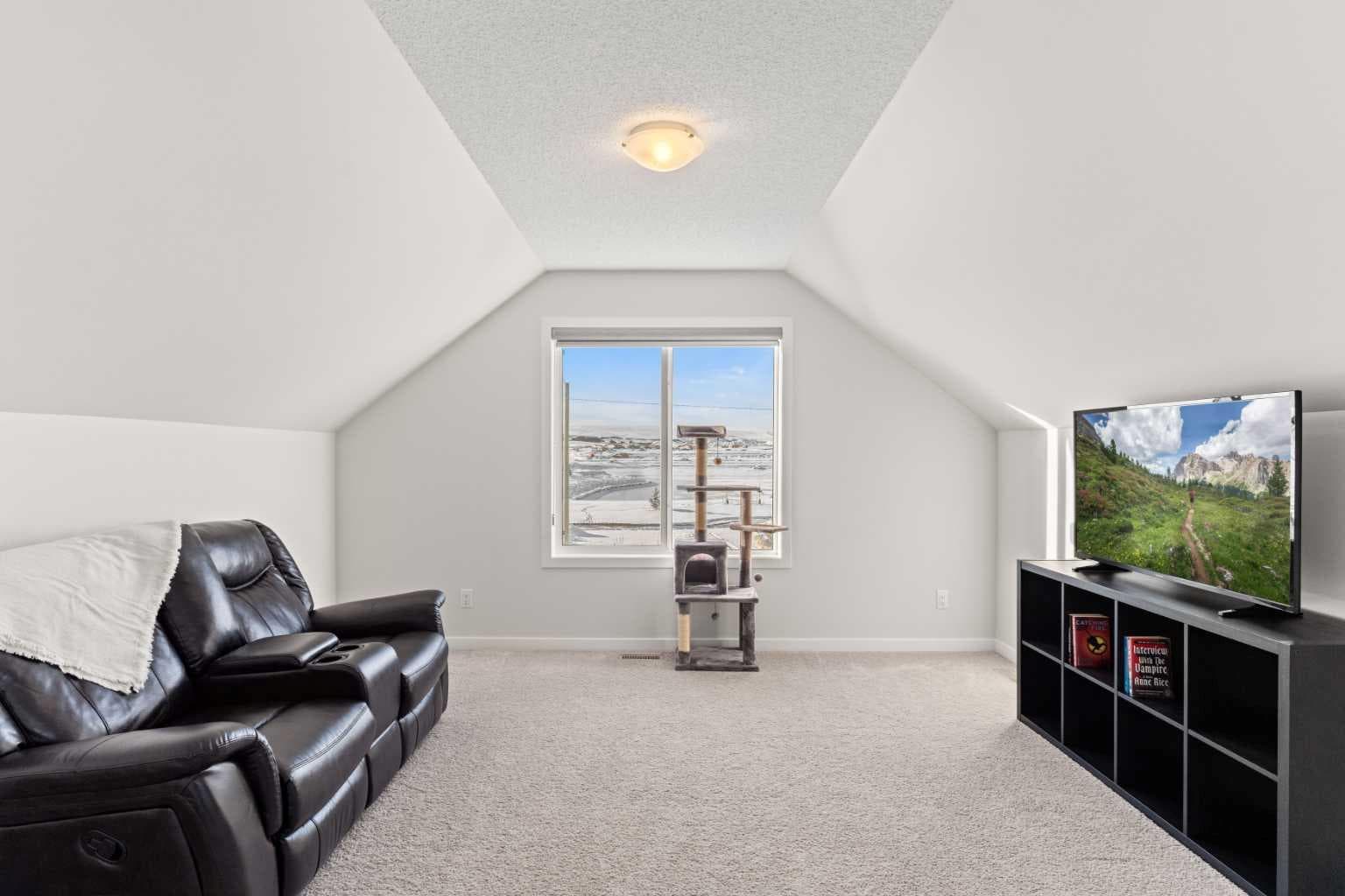 492 Chinook Gate Square SW