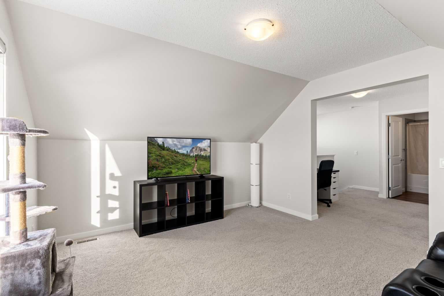 492 Chinook Gate Square SW