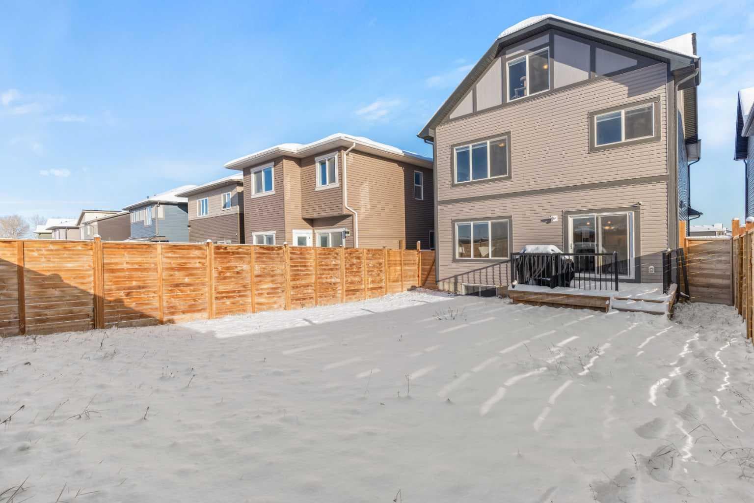 492 Chinook Gate Square SW