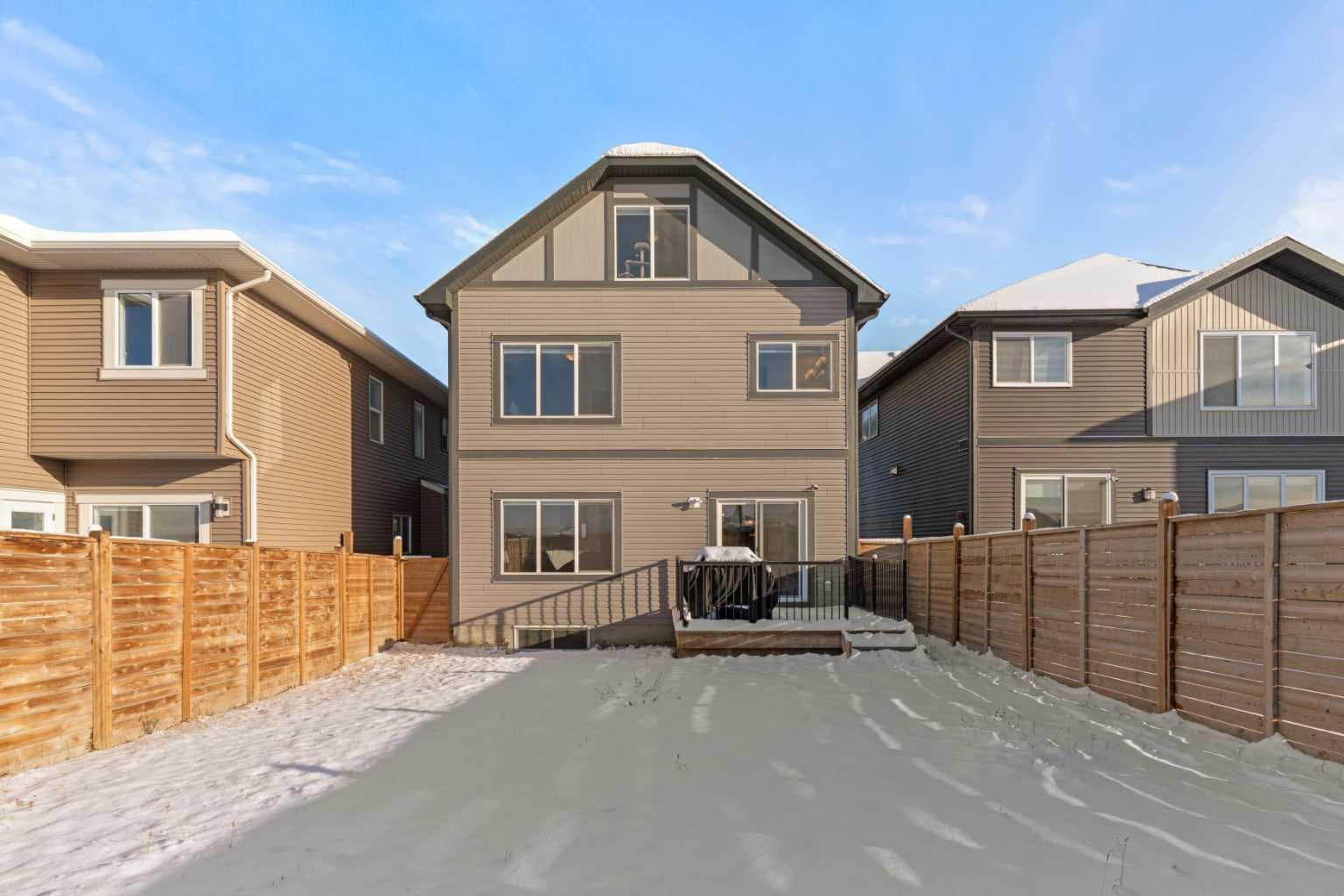 492 Chinook Gate Square SW