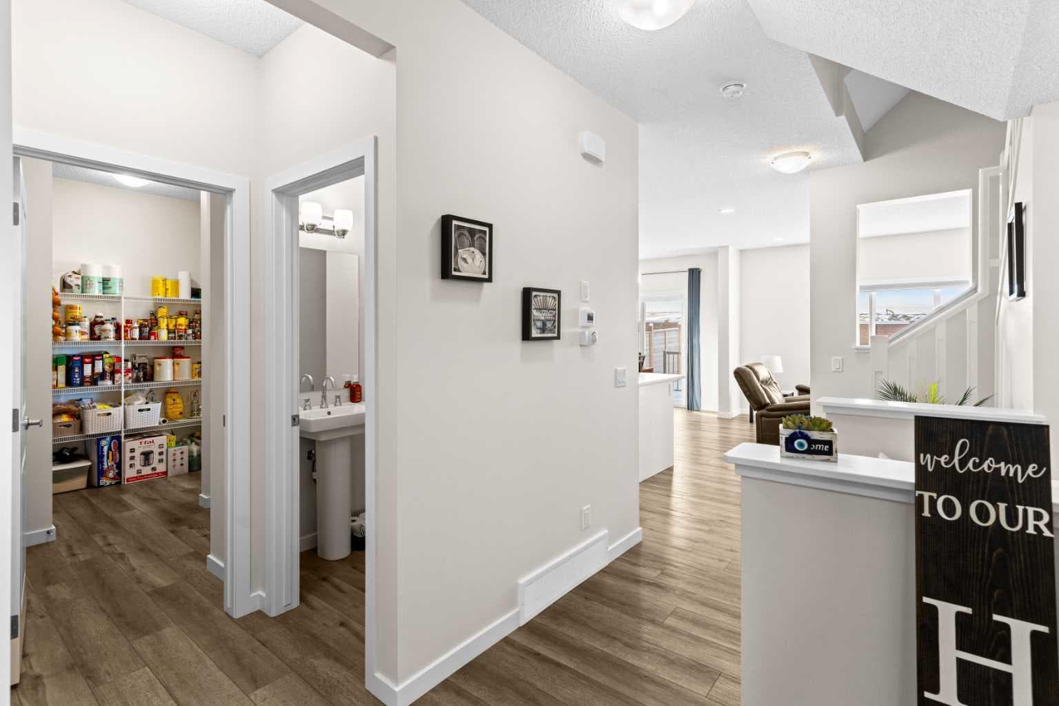 492 Chinook Gate Square SW
