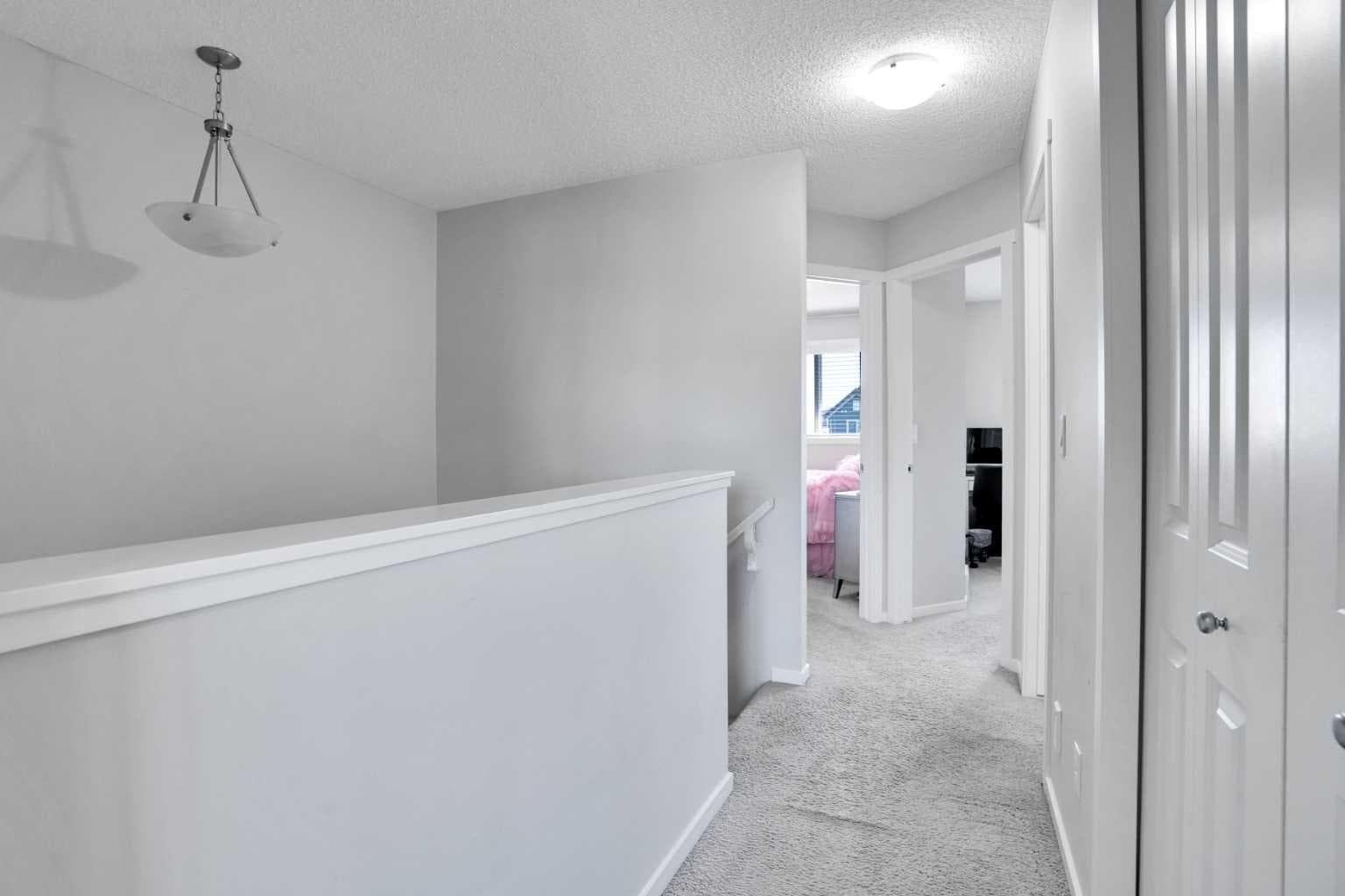 215 Savanna Parade NE