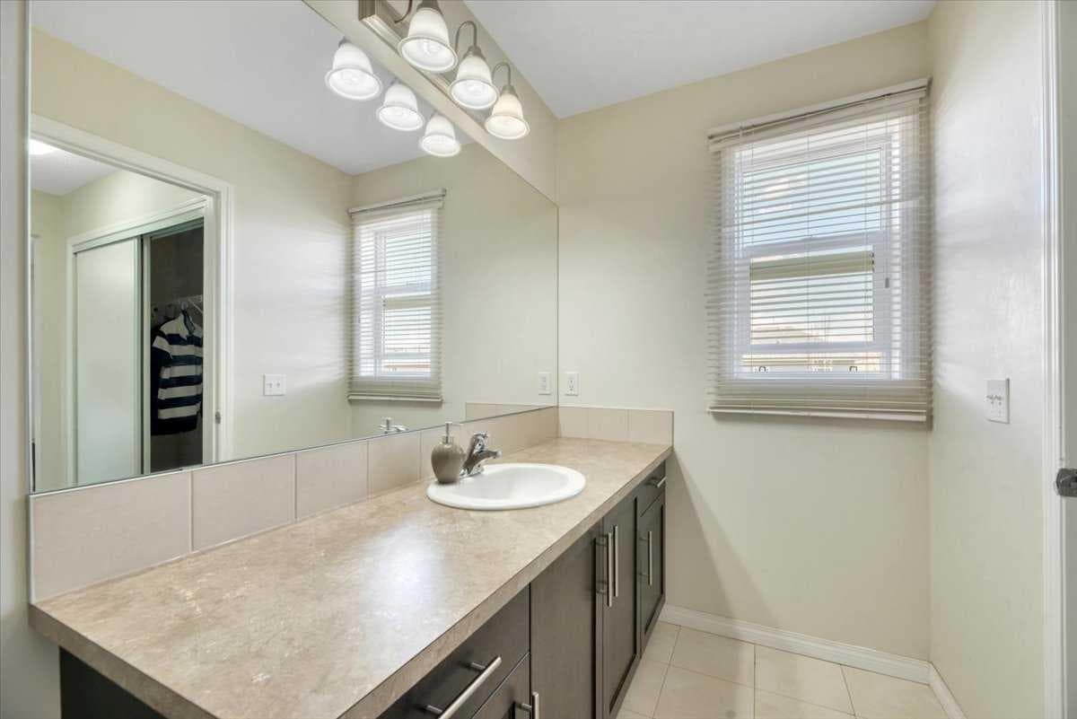 145 Viewpointe Terrace 