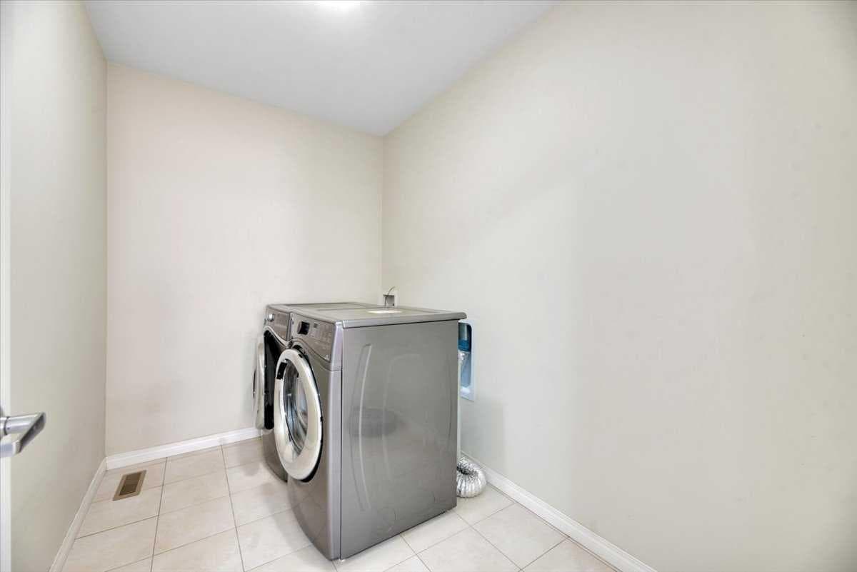 145 Viewpointe Terrace 