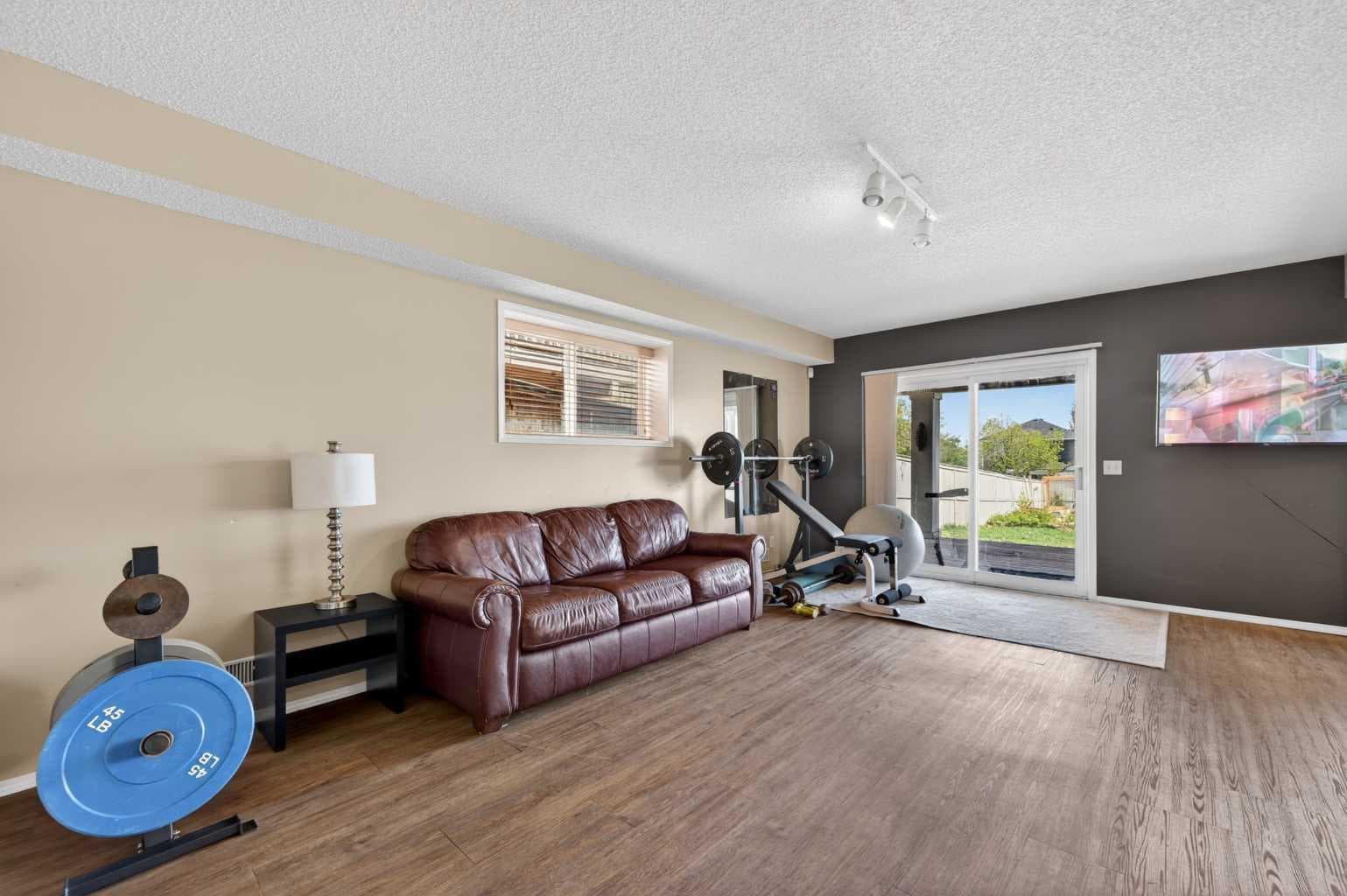 44 Bridlepost Green SW