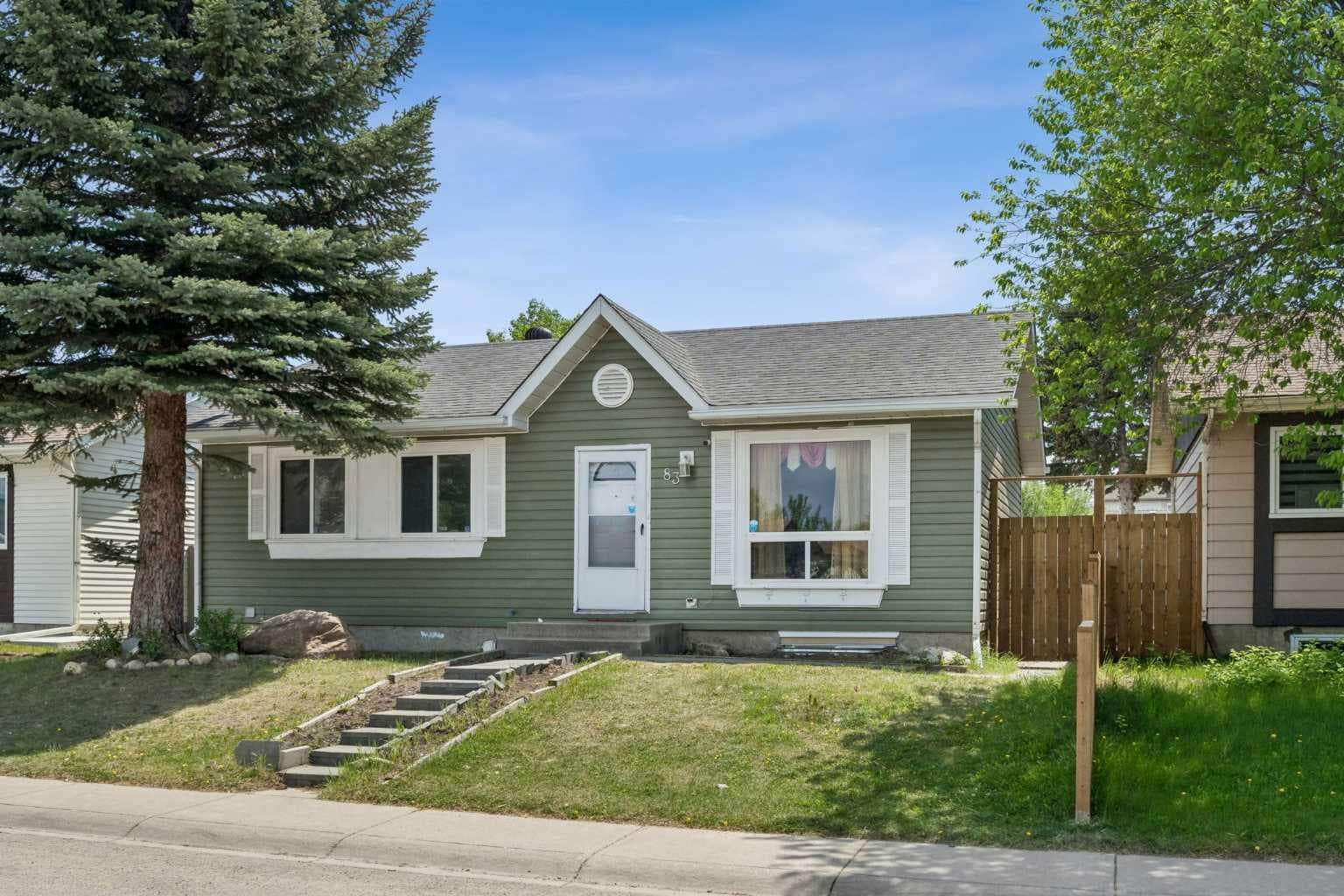 83 Appletree Close SE