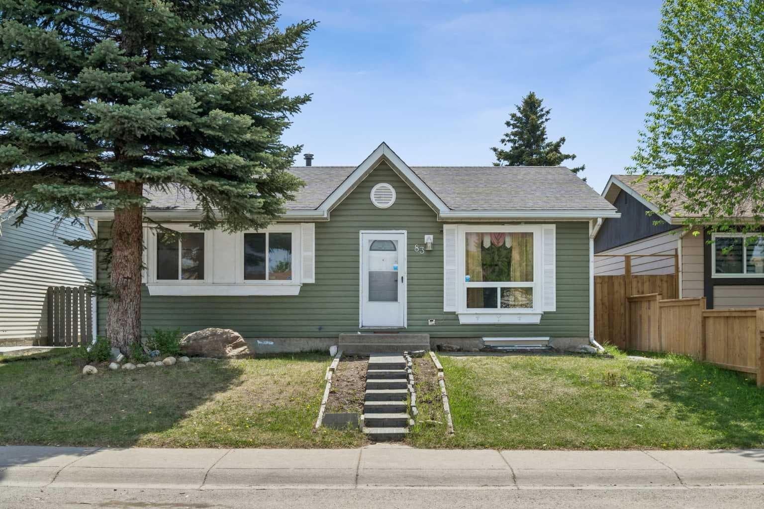 83 Appletree Close SE