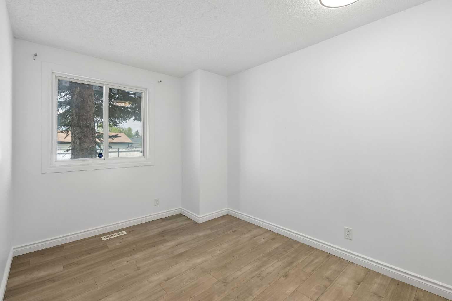 83 Appletree Close SE