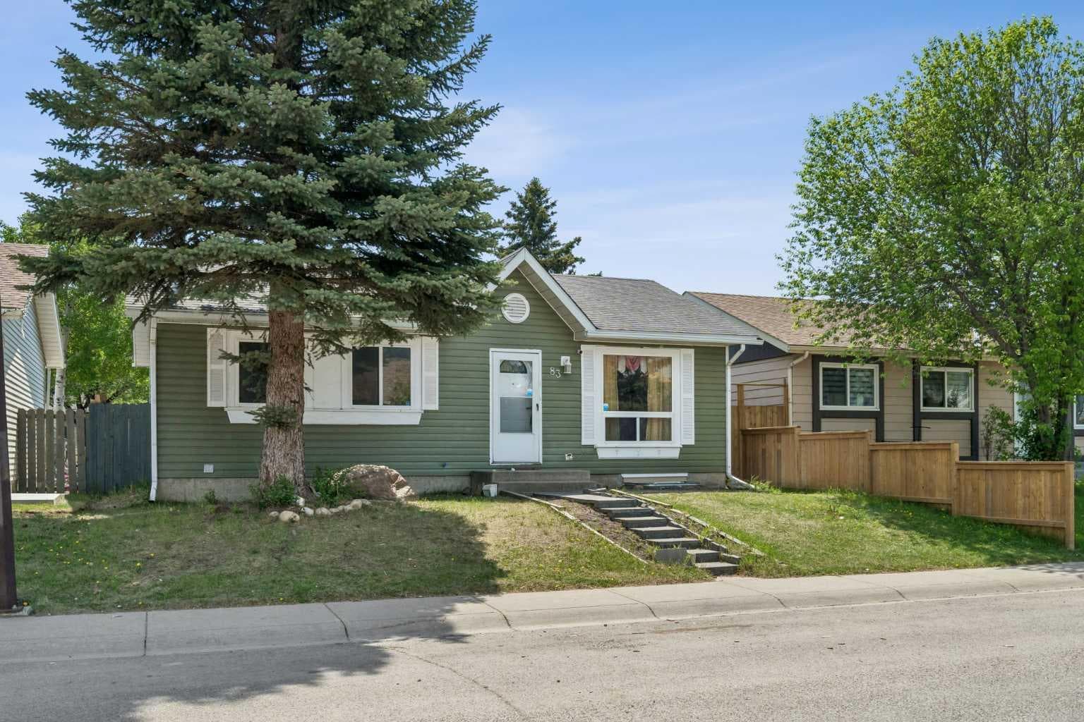83 Appletree Close SE
