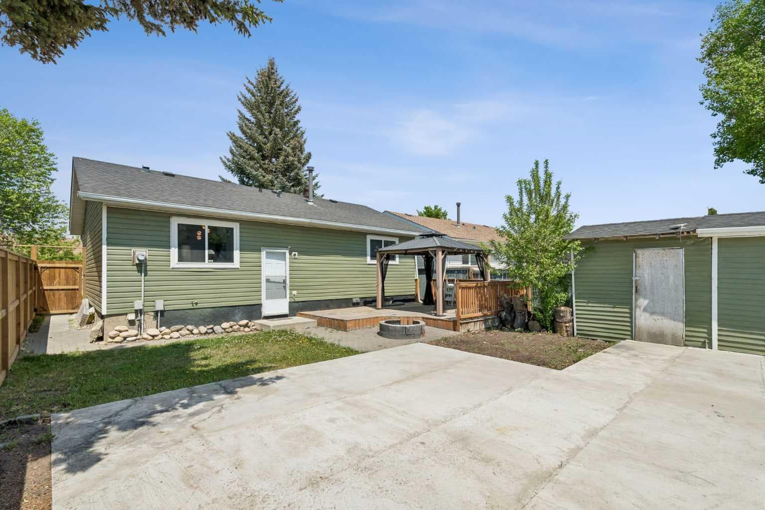 83 Appletree Close SE