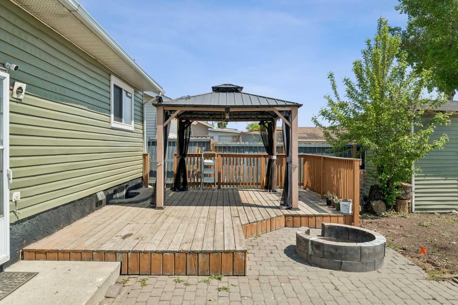 83 Appletree Close SE