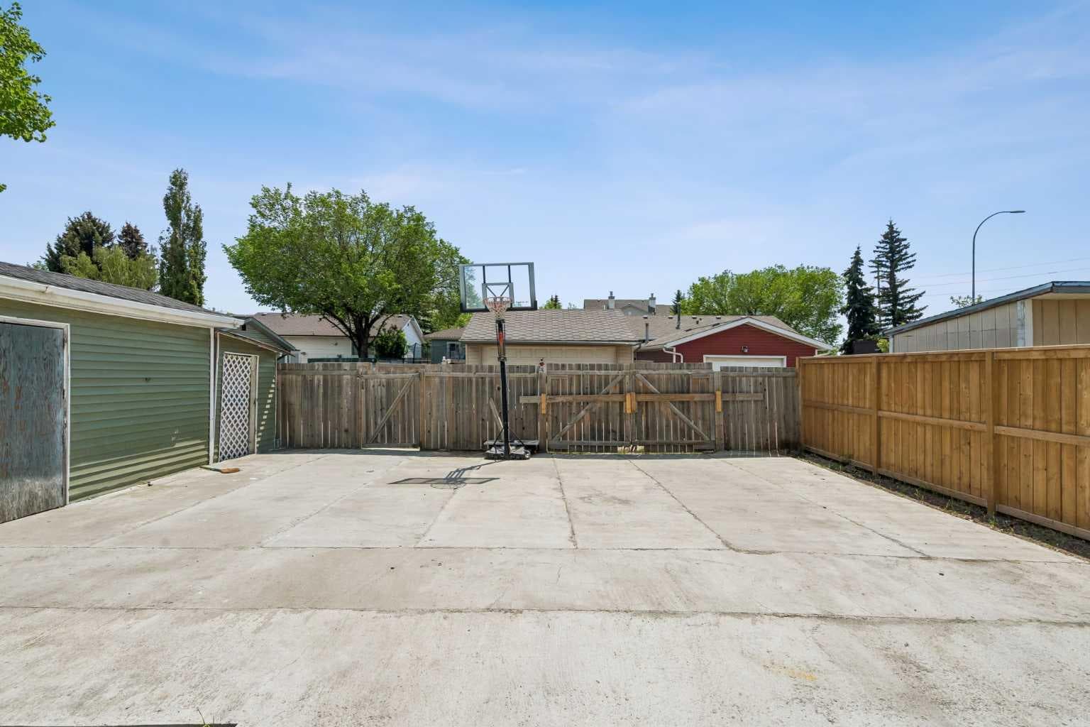 83 Appletree Close SE
