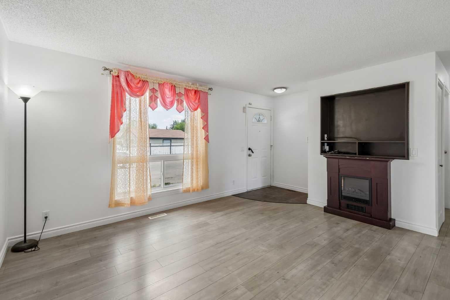 83 Appletree Close SE