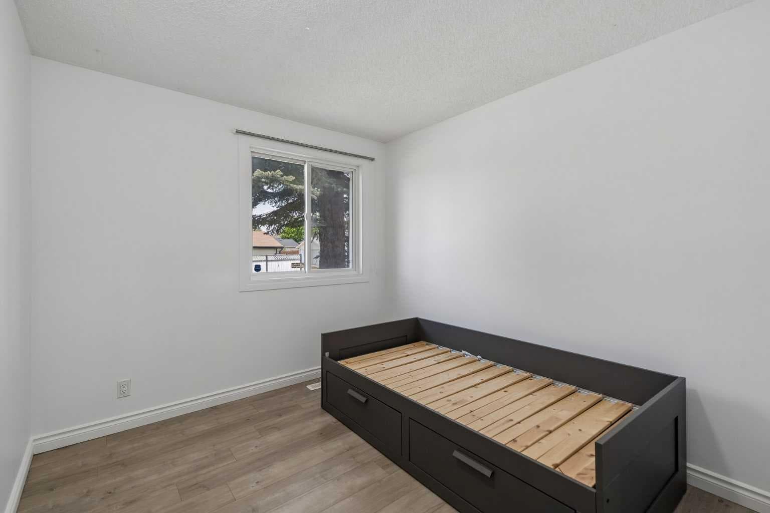 83 Appletree Close SE