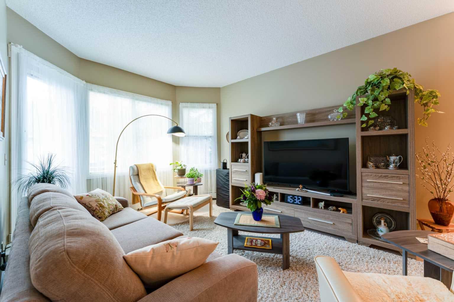 206, 8 Prestwick Pond Terrace SE