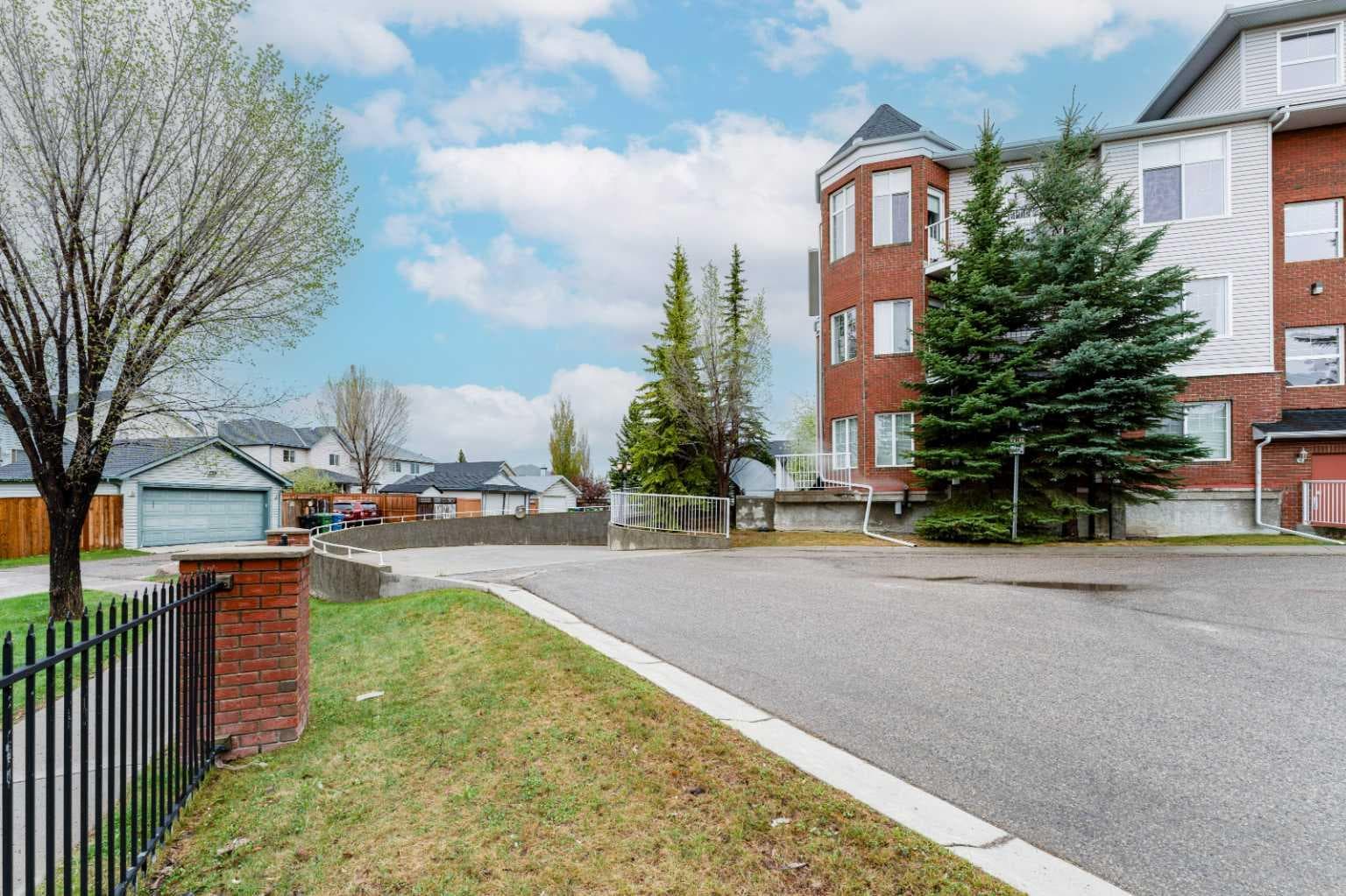 206, 8 Prestwick Pond Terrace SE