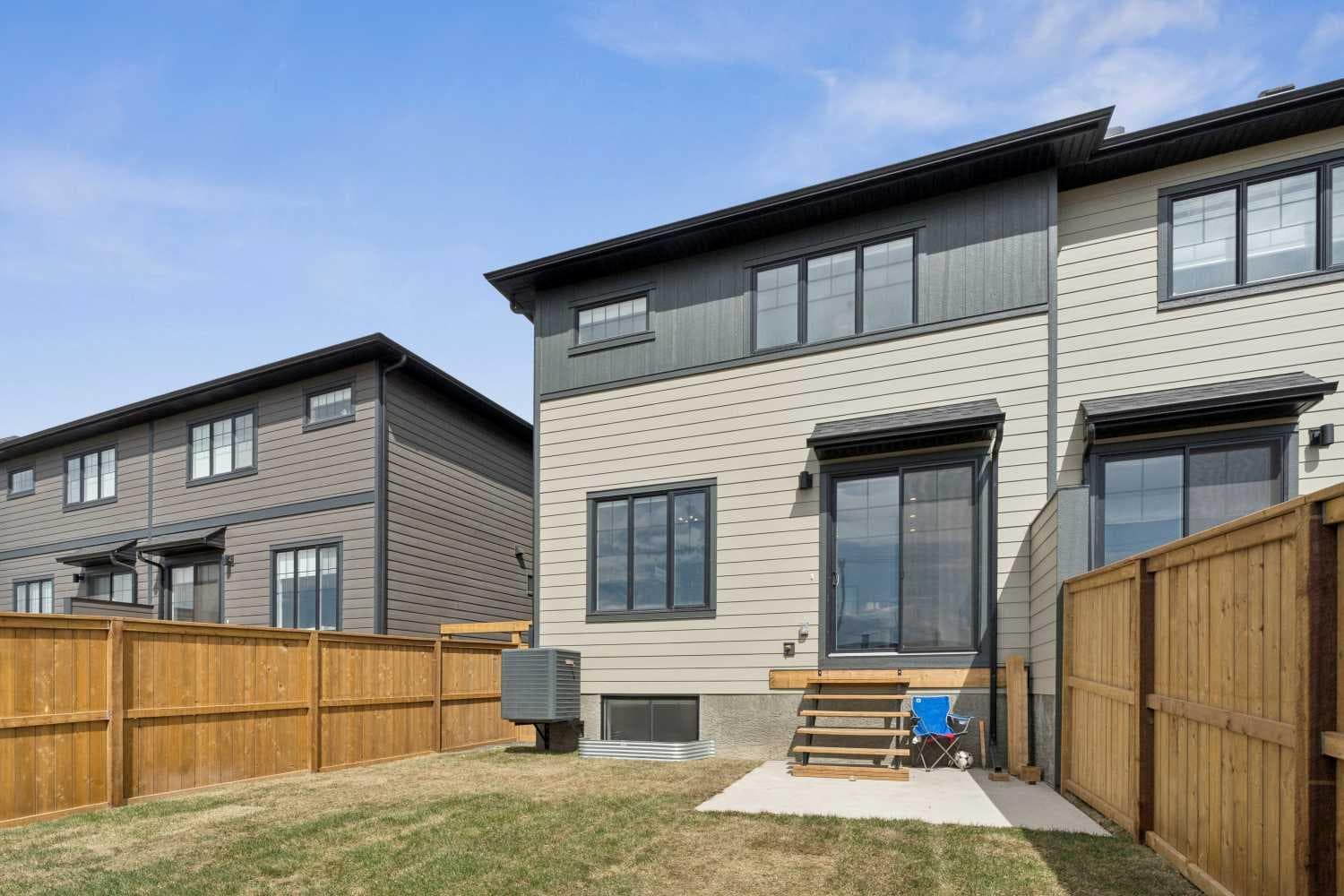 195 Greenwich Drive NW