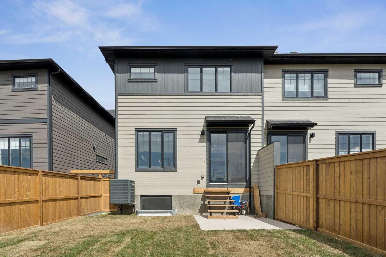 195 Greenwich Drive NW