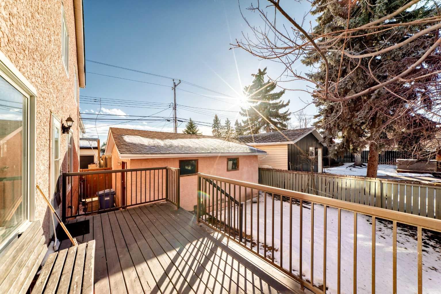 6907 6 Street SW