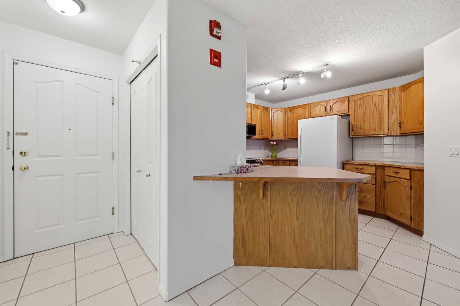 439, 165 Manora Place NE