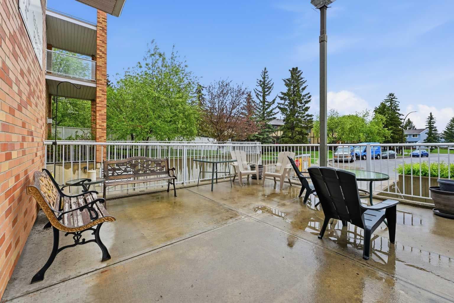 439, 165 Manora Place NE