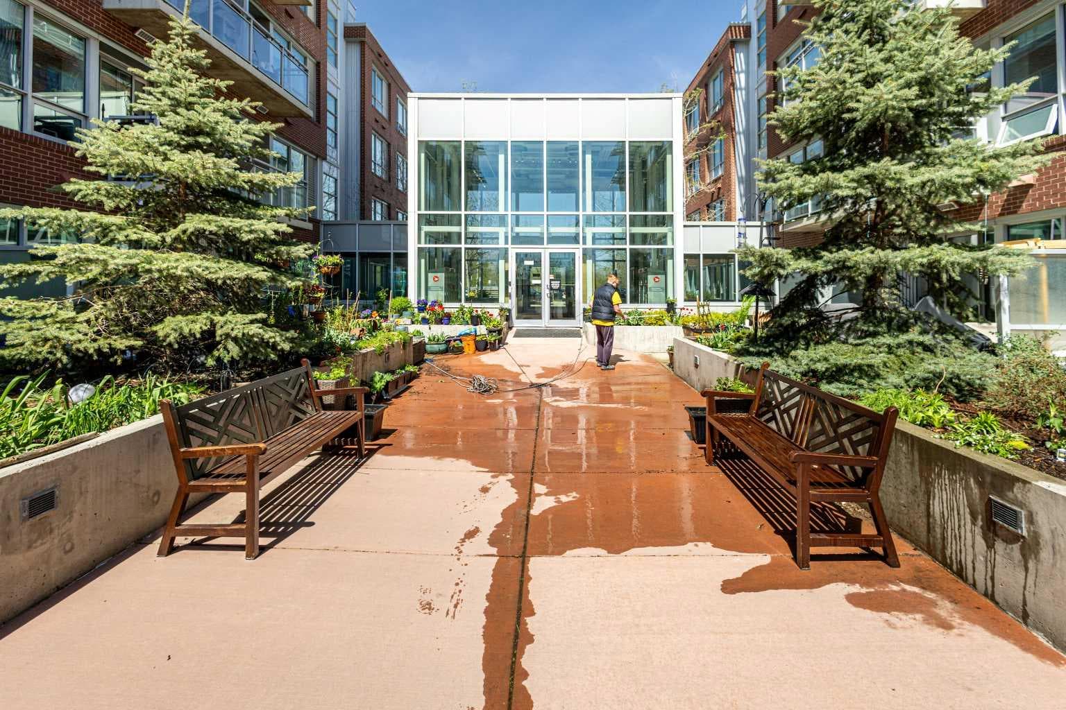 225, 63 Inglewood Park SE
