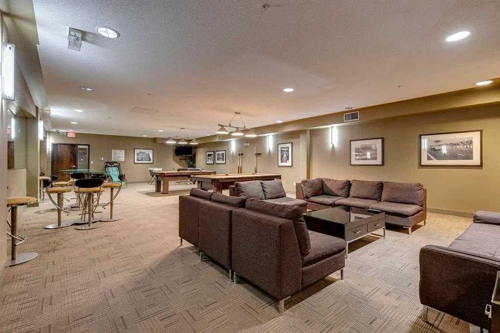 225, 63 Inglewood Park SE