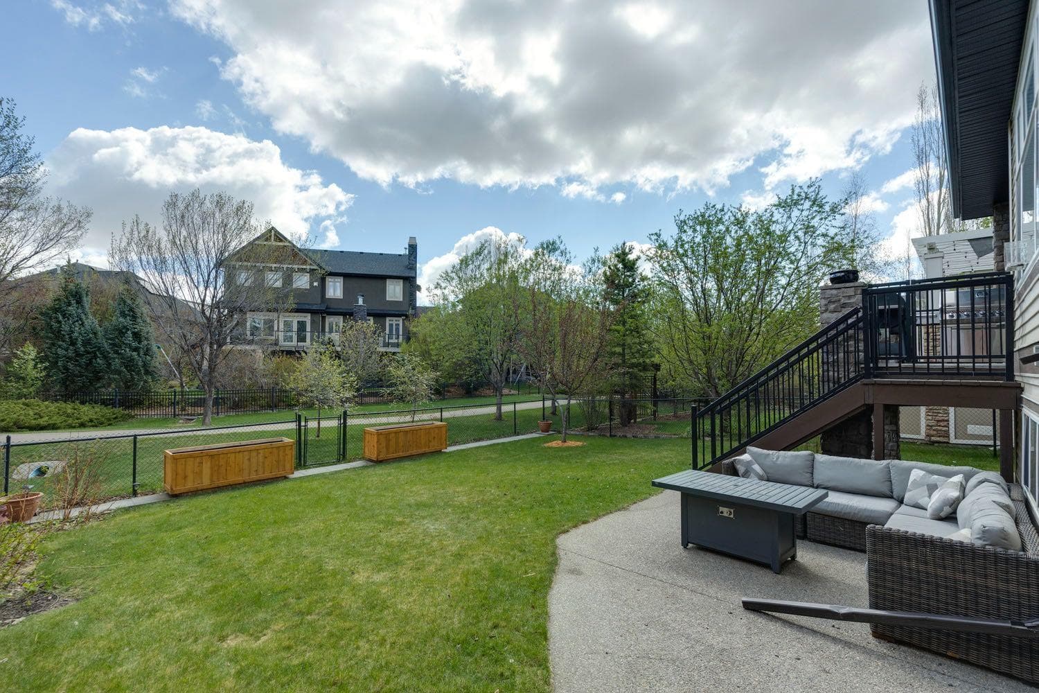 957 Coopers Drive SW