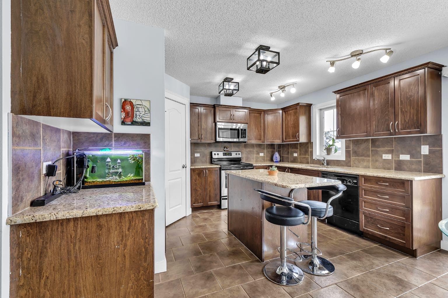 6004, 2370 Bayside Road SW