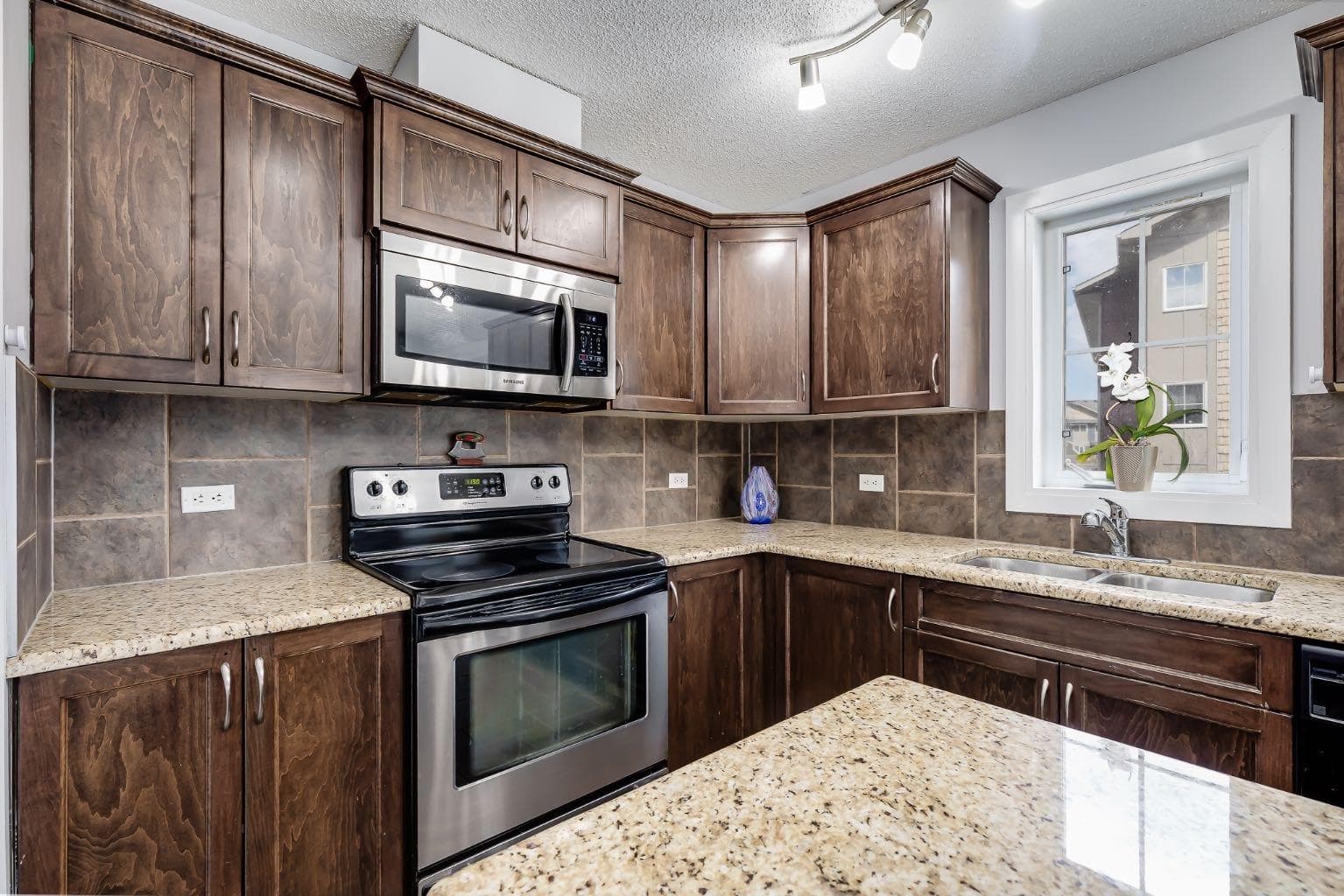 6004, 2370 Bayside Road SW