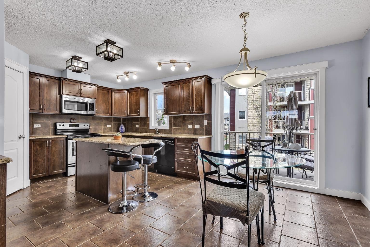 6004, 2370 Bayside Road SW