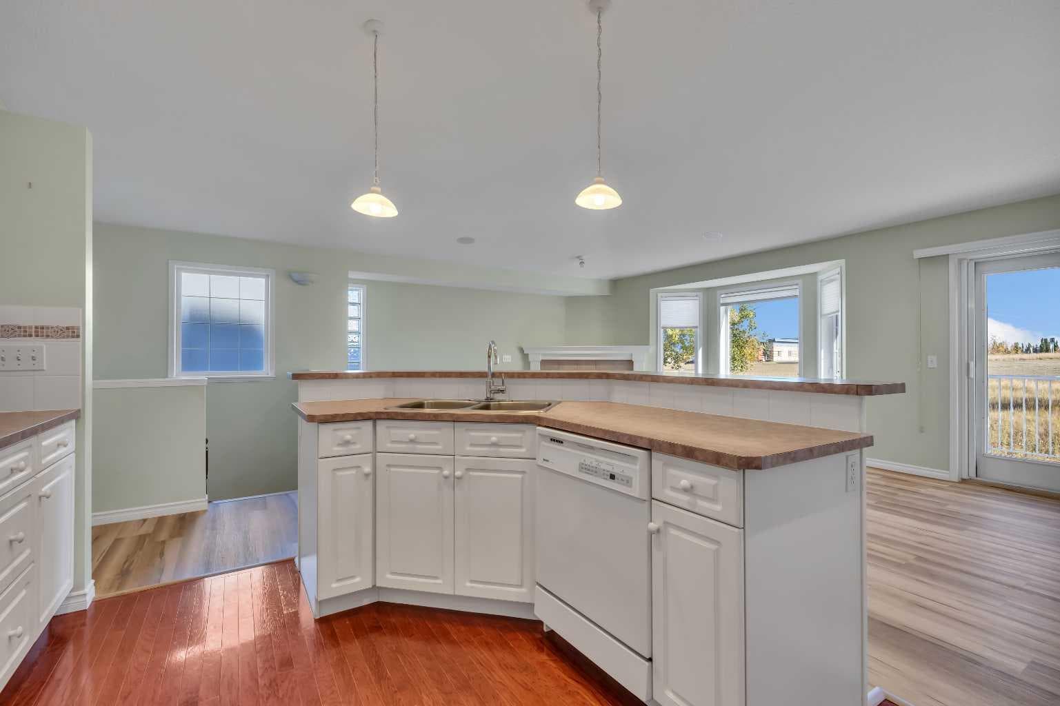 140 Valley Ridge Heights NW