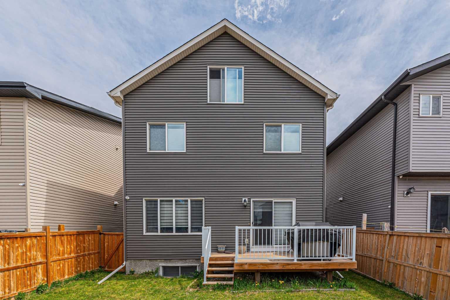 148 Savanna Close NE